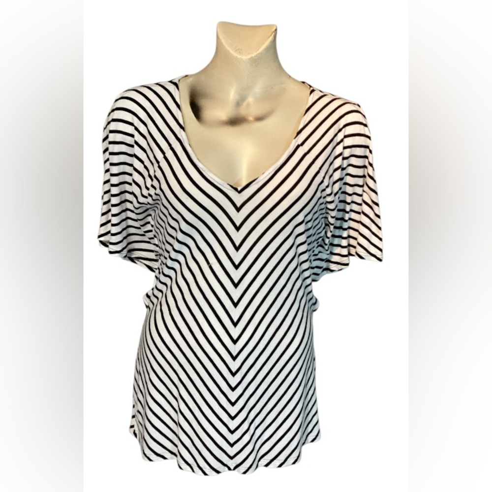 🤩White House Black Market Black and White Peek-A-Boo Sleeve Top Sz. Large🤩